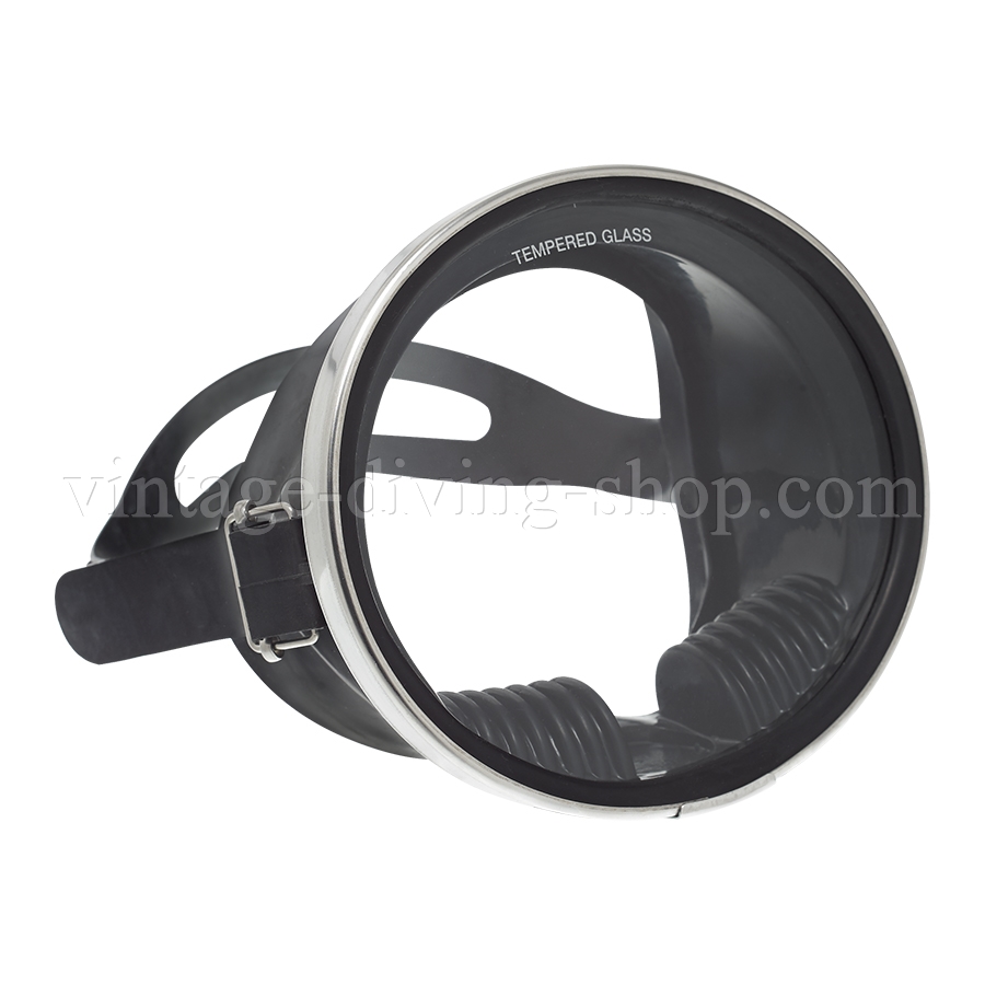 Classic Rubber diving Mask - round Shape on the same old moulds from the 50s and 60s, but it is brand spanking new